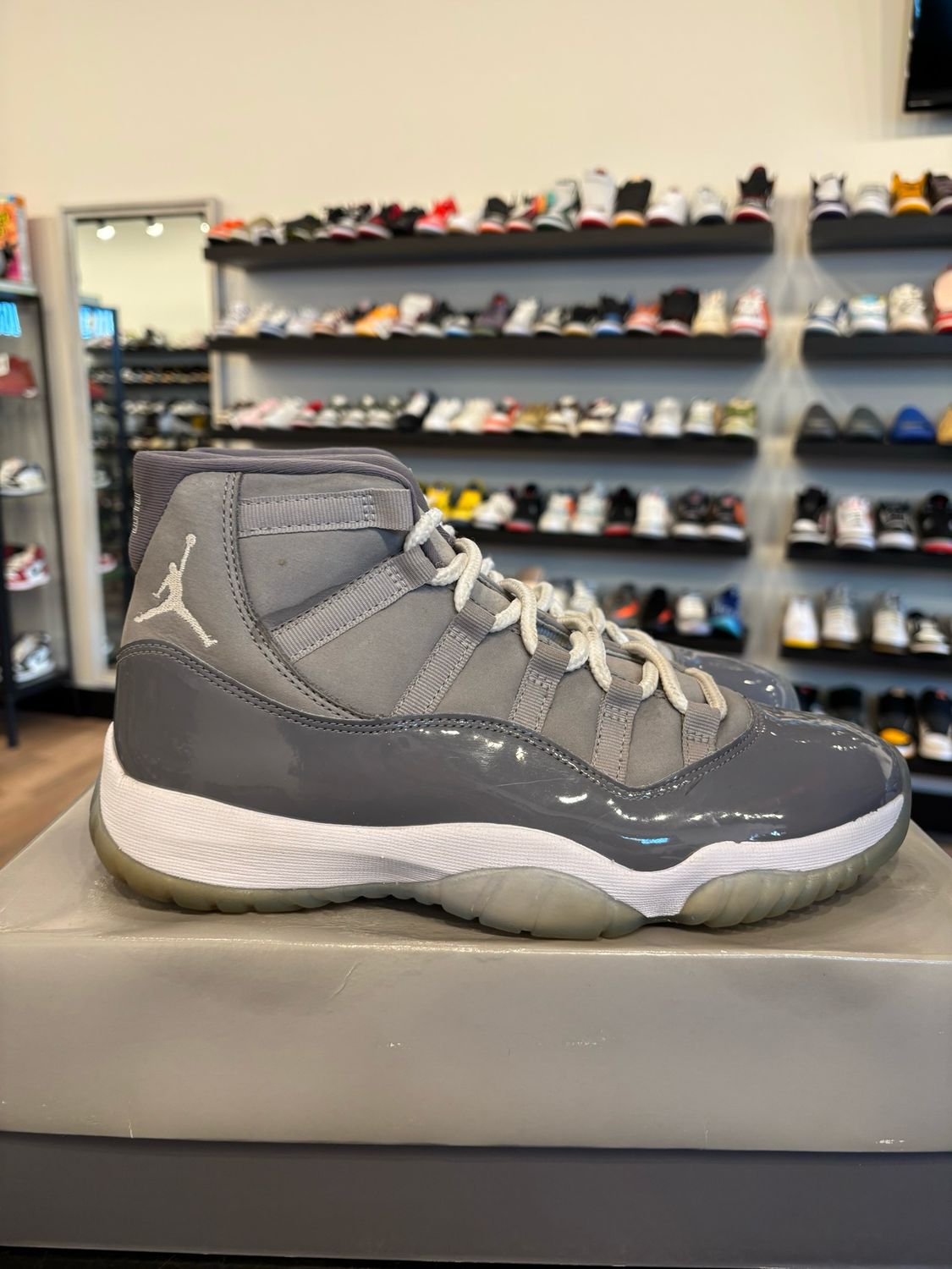 Jordan 11 Cool Grey Size 9 Pre-Owned
