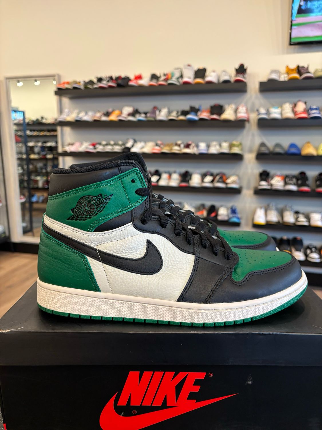 Jordan 1 Pine Green 2.0 Size 11.5 Pre-Owned