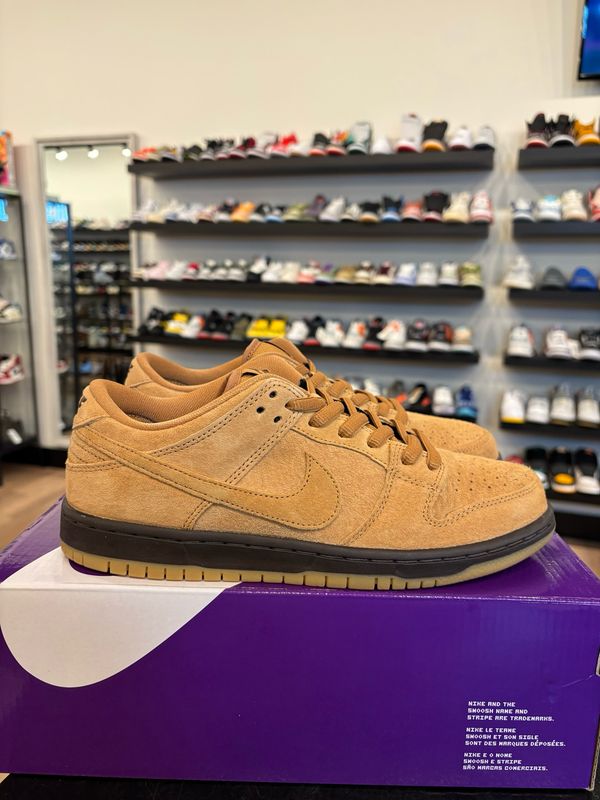 Nike SB Dunk Low Wheat Size 8 Pre-Owned