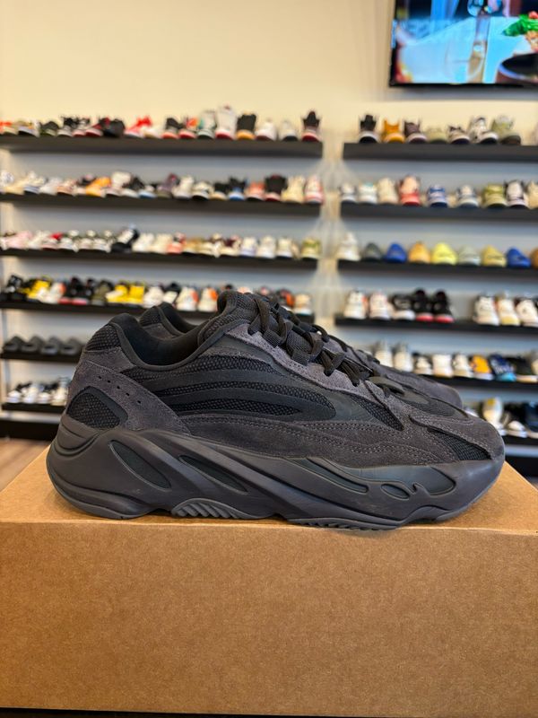 Yeezy 700 V2 Vanta Size 8.5 Pre-Owned (No Box)