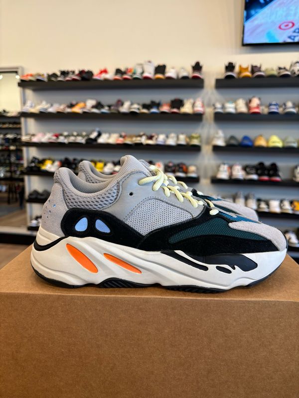 Yeezy 700 Wave Runner Size 8 Pre-Owned (No Box)