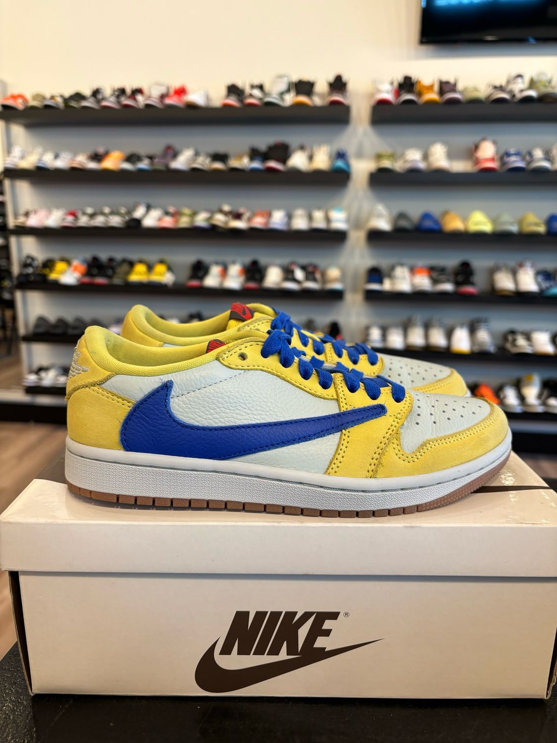 Jordan 1 Low Travis Scott Canary Size 4.5 (6W) Pre-Owned