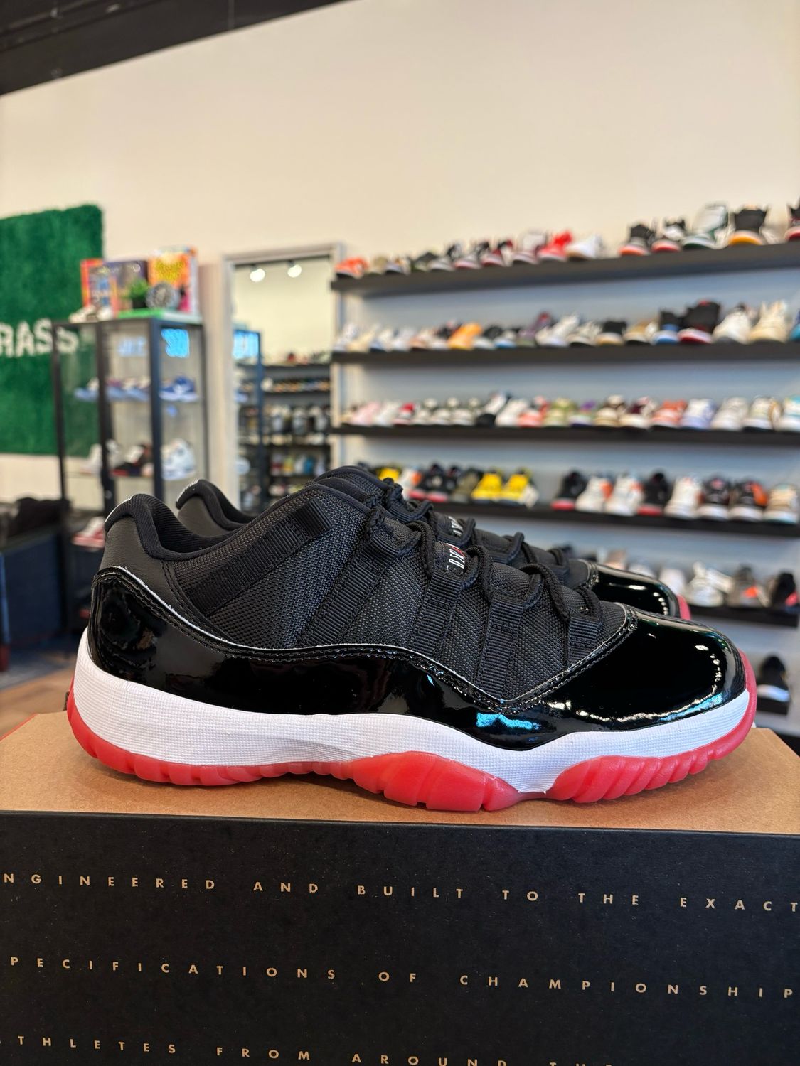 Jordan 11 Low Bred 2025 Size 8 Brand New