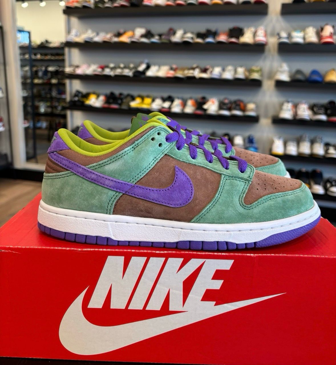 Nike Dunk Low Veneer Size 6Y (7.5W) Brand New