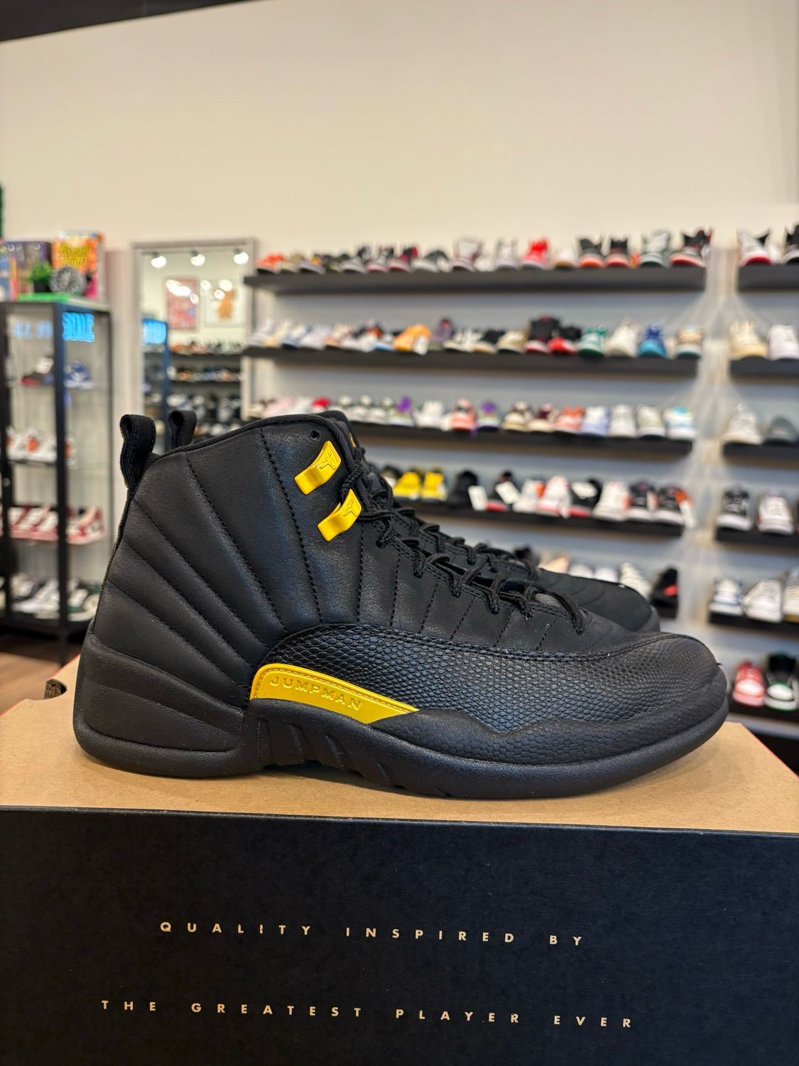 Jordan 12 Black Taxi Size 9 Pre-Owned