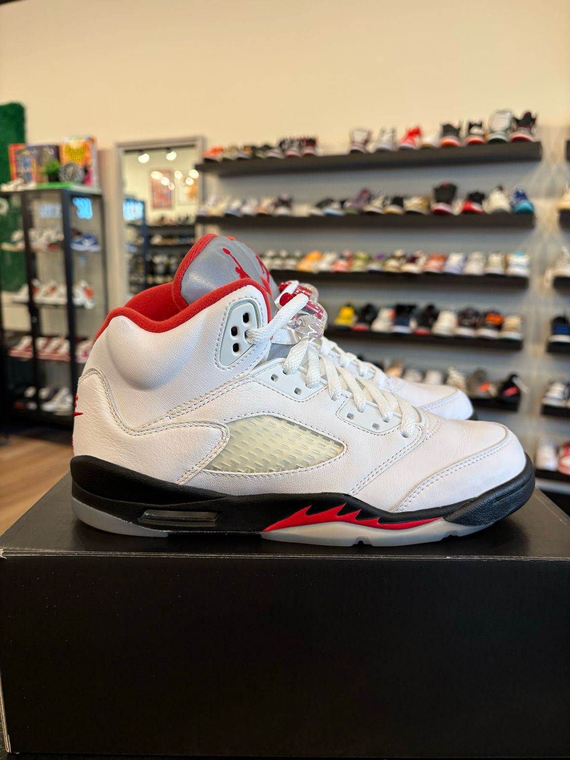 Jordan 5 Fire Red Size 6.5Y (8W) Pre-Owned