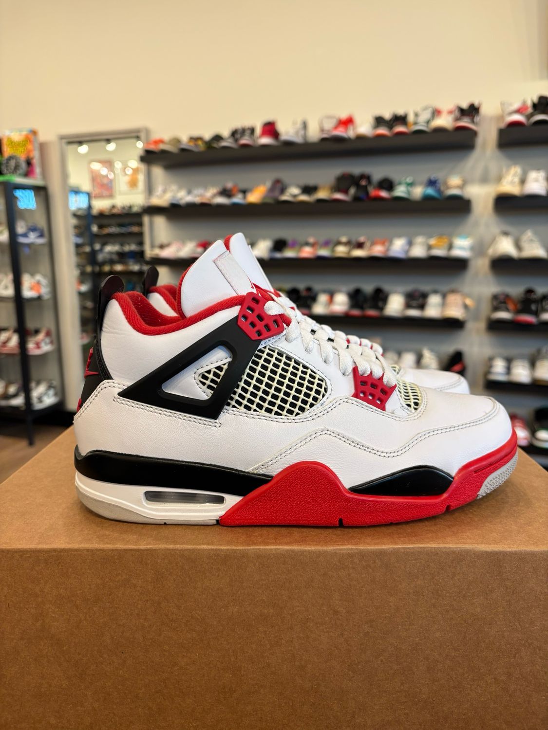 Jordan 4 Fire Red 2020 Size 6 (7.5W) Pre-Owned  (No Box)