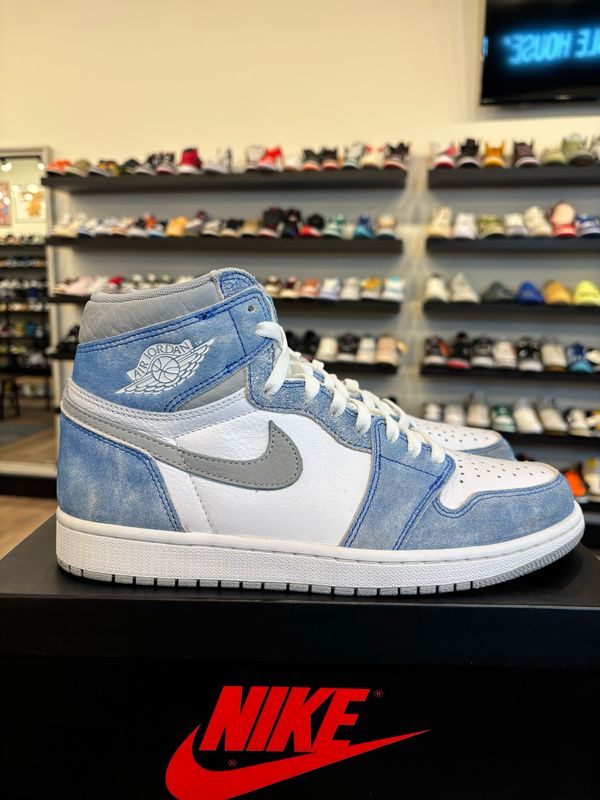 Jordan 1 Hyper Royal Size 9.5 Pre-Owned