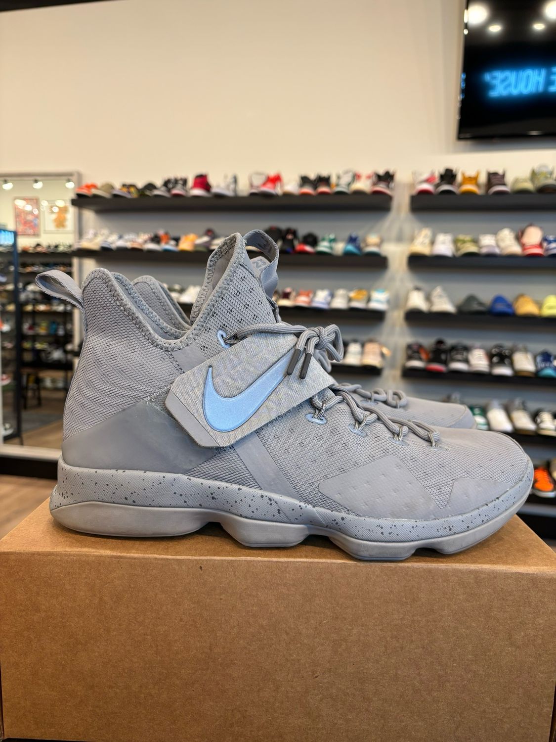Nike Lebron 14 Cool Grey Size 13 Pre-Owned (No Box)