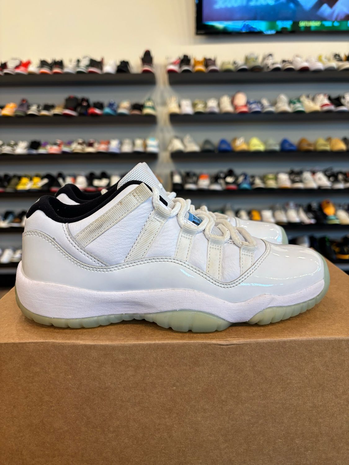 Jordan 11 Low Legend Blue Size 6Y (7.5W) Pre-Owned (No Box)