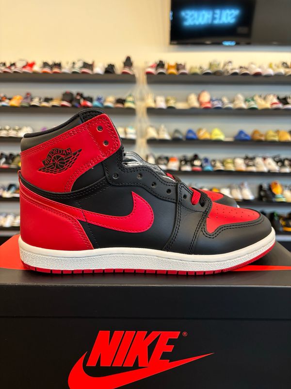 Jordan 1 Banned Bred 2025 Size 8 Brand New