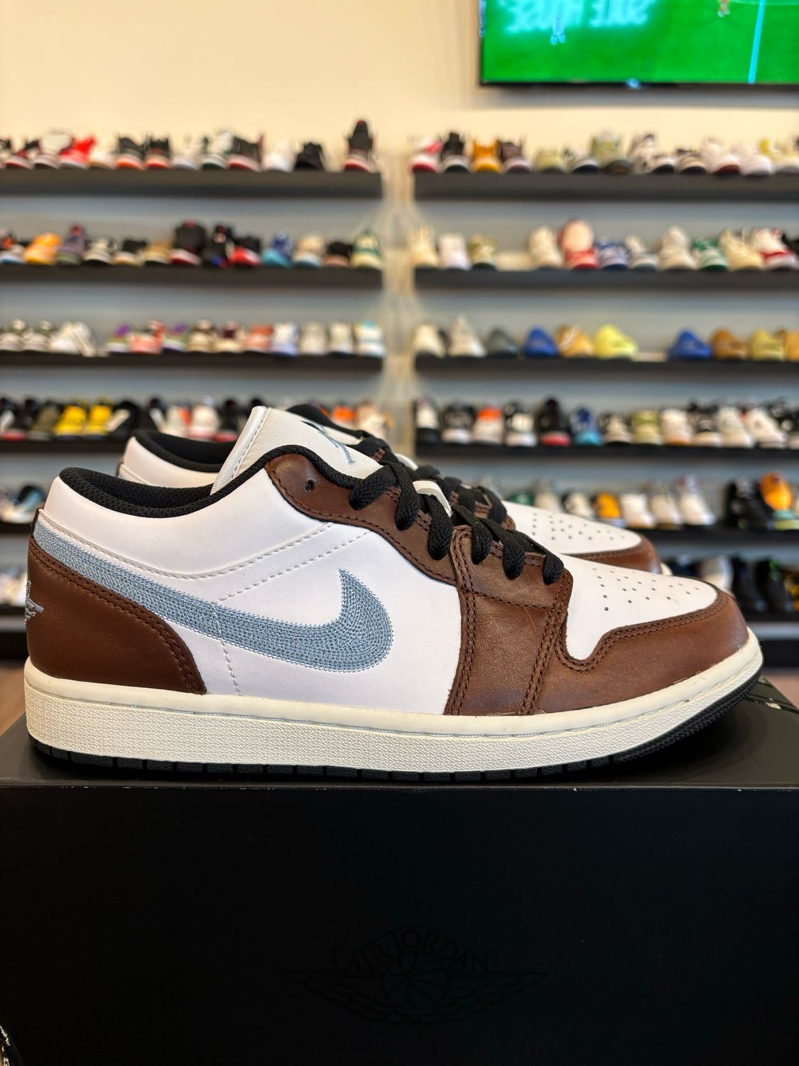 Jordan 1 Low Brown Blue Size 8 Pre-Owned