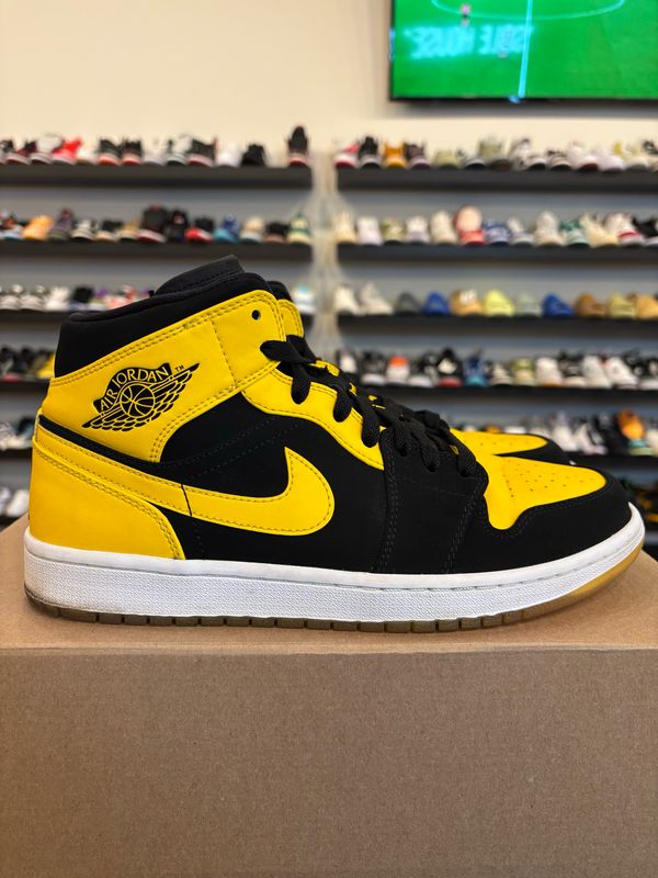 Jordan 1 Mid New Love Yellow Size 9 Pre-Owned (No Box)