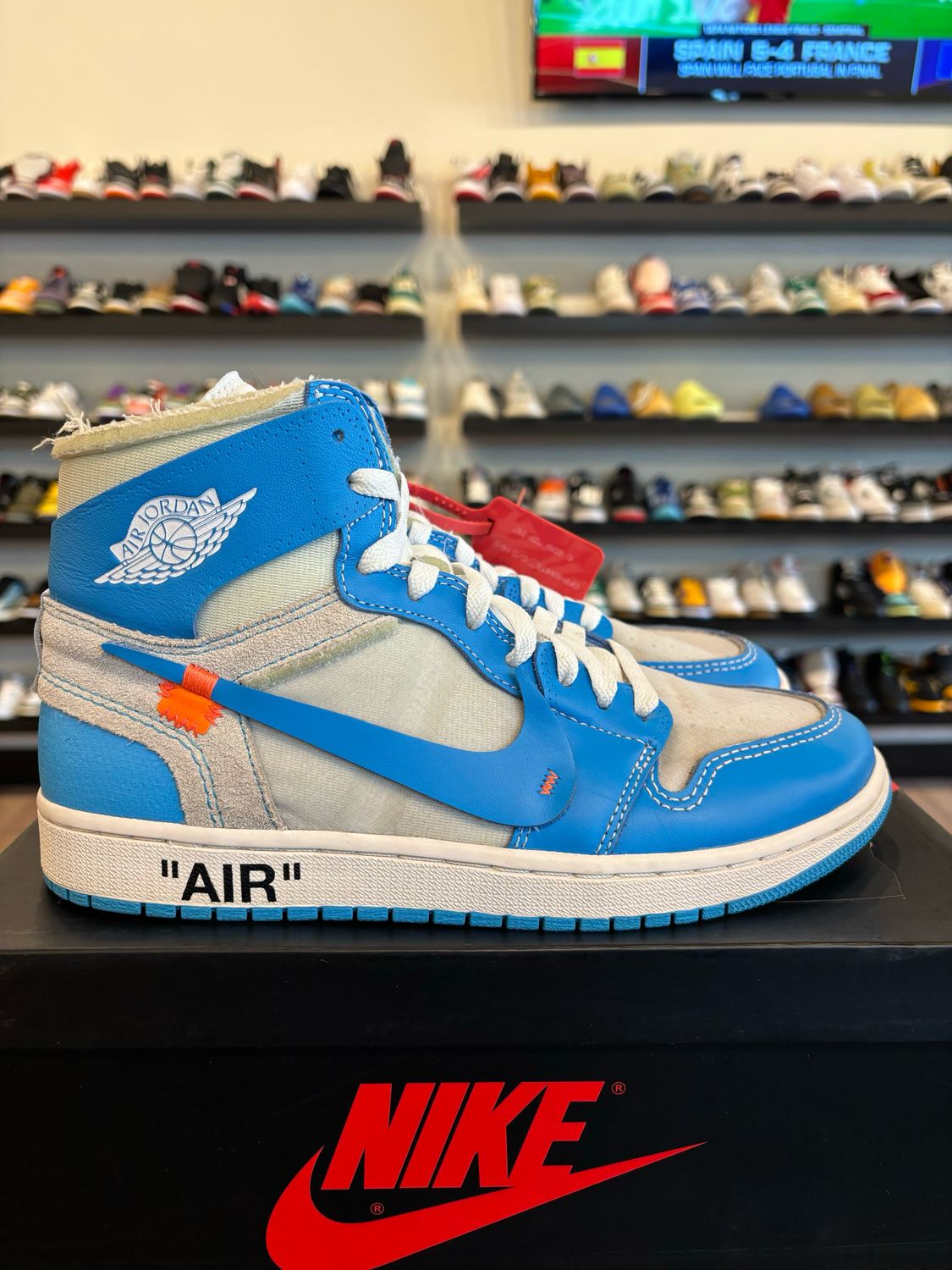 Jordan 1 Off-White UNC Size 9 Pre-Owned