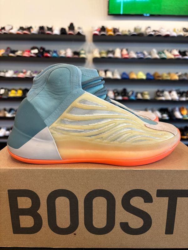 Yeezy Qntm Coral Size 6 Pre-Owned