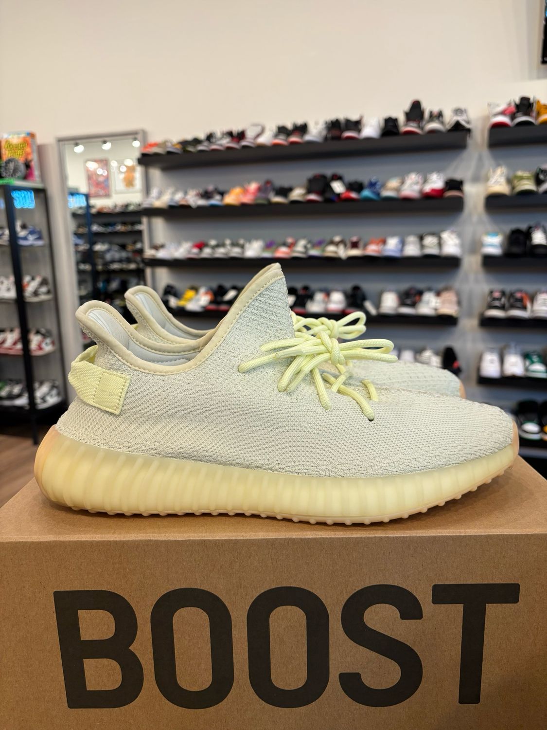 Yeezy 350 V2 Butter Size 11.5 Pre-Owned