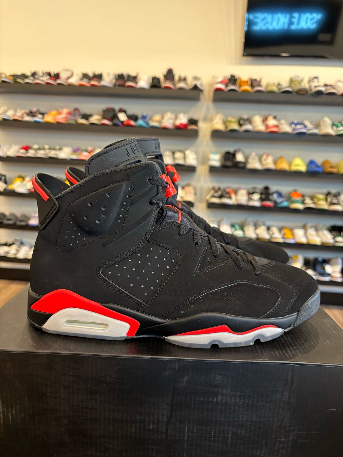 Jordan 6 Black Infrared Size 11 Pre-Owned