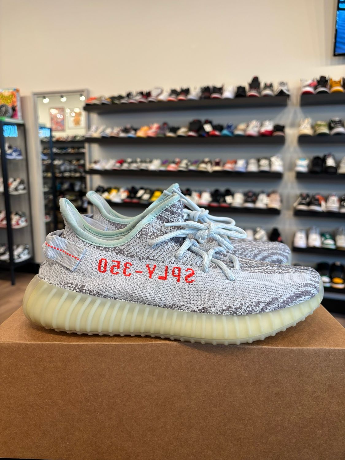 Yeezy 350 V2 Blue Tint Size 10 Pre-Owned (No Box)
