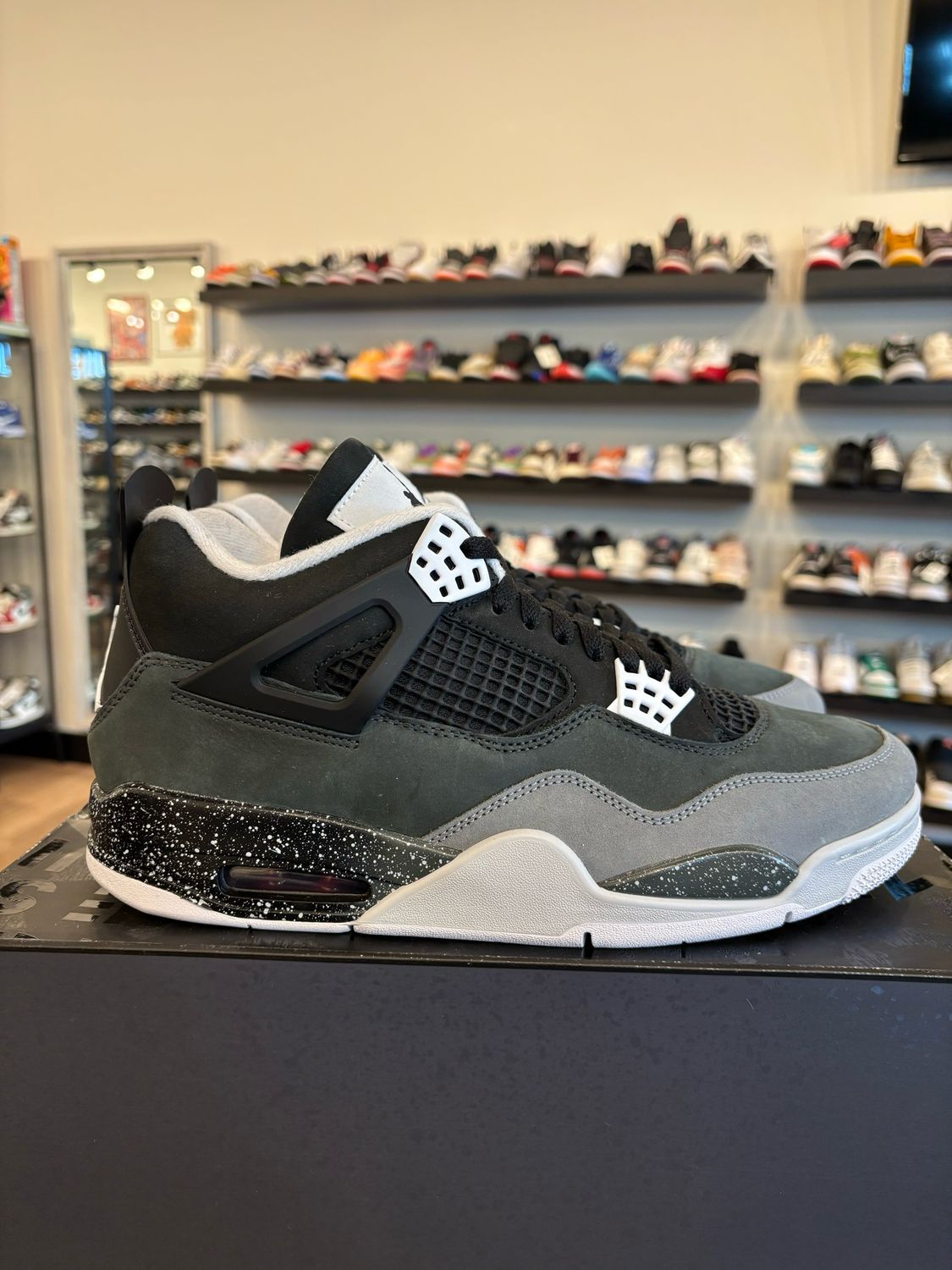 Jordan 4 Fear 2024 Size 11 Pre-Owned