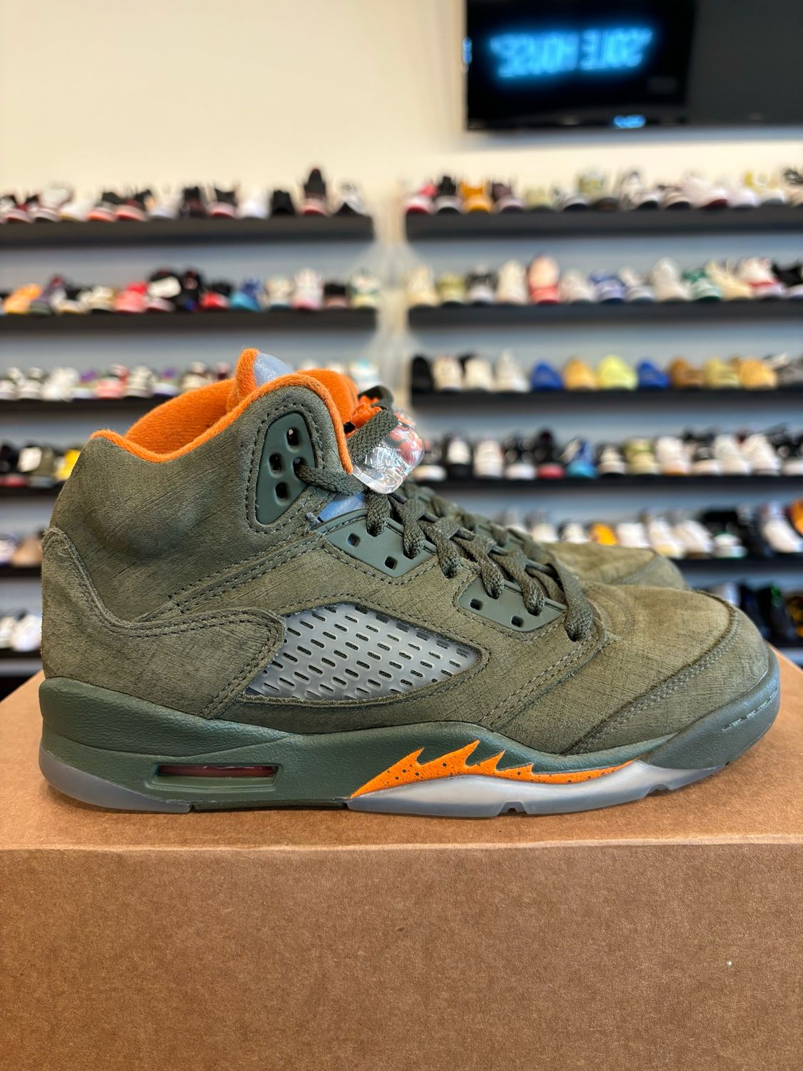 Jordan 5 Olive Size 5.5Y (7W) Pre-Owned (No Box)