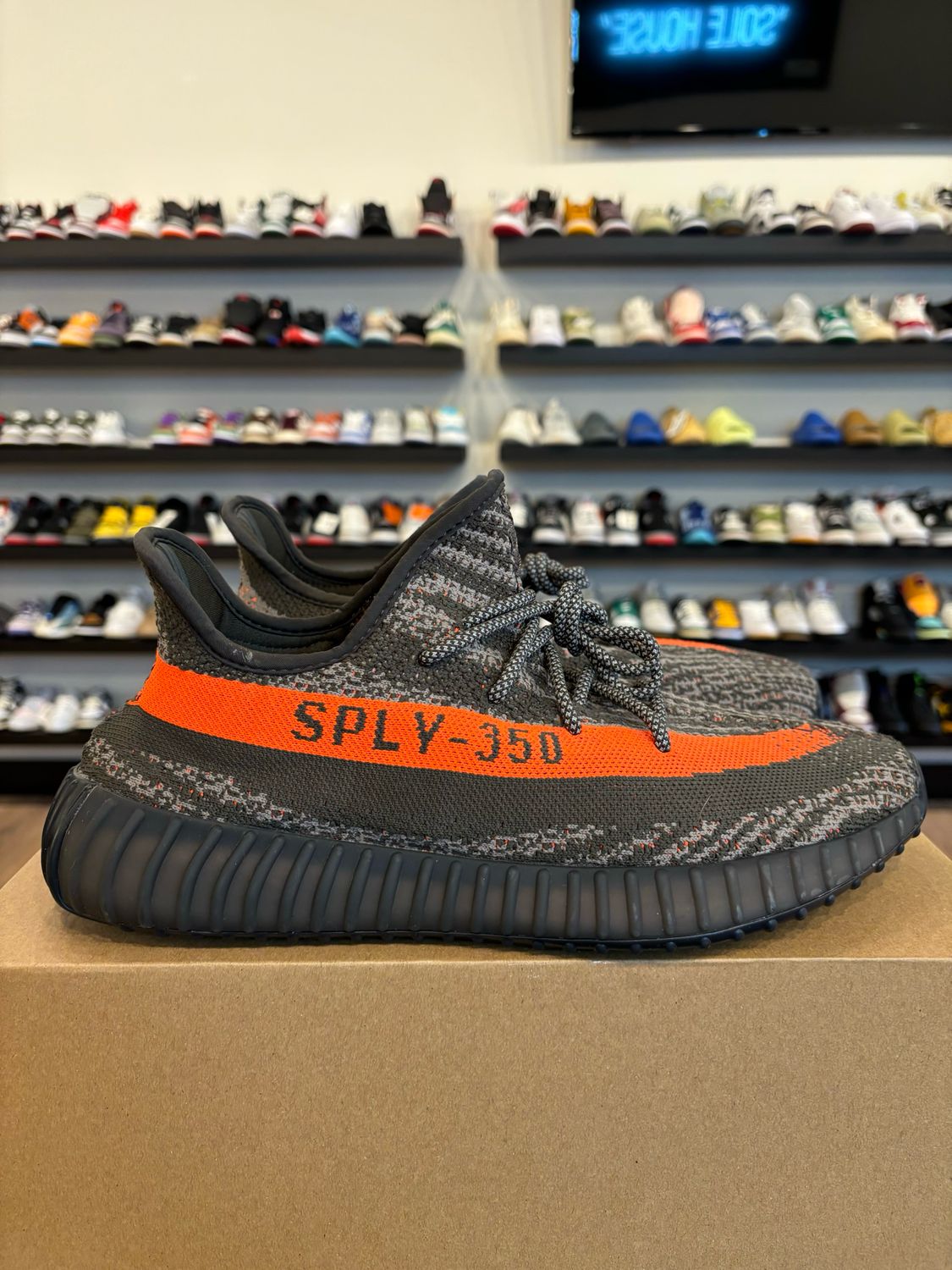 Yeezy 350 V2 Carbon Beluga Size 12 Pre-Owned