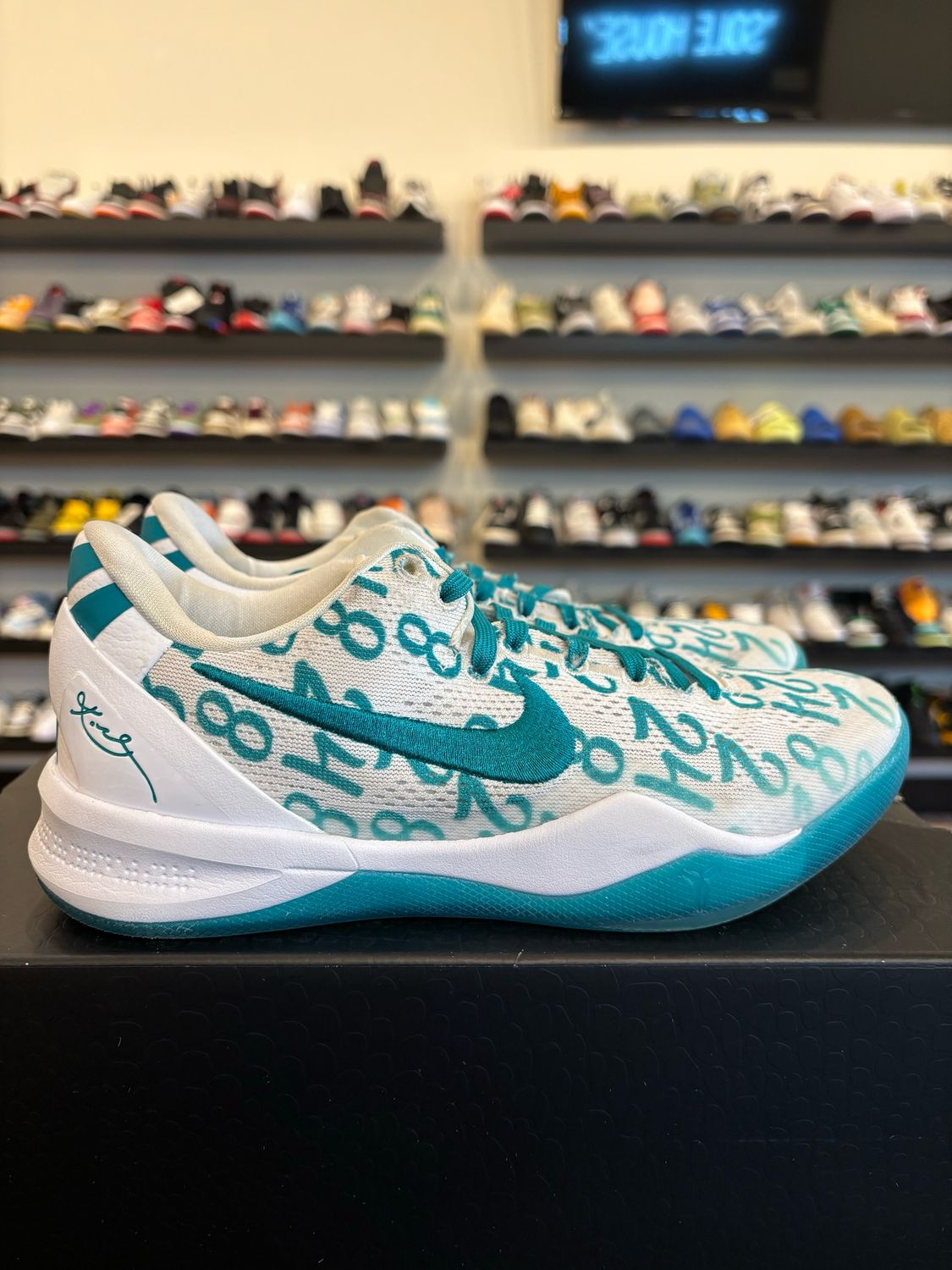 Nike Kobe 8 Emerald Size 6 (7.5W) Pre-Owned