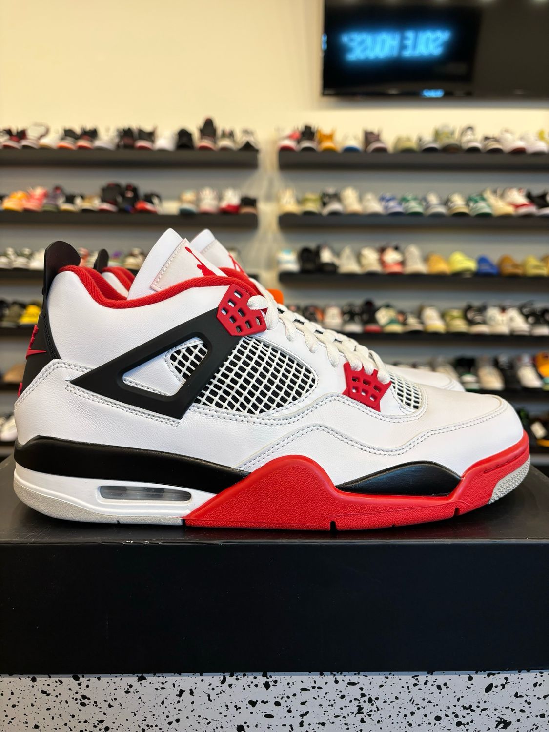 Jordan 4 Fire Red 2020 Size 11 Brand New