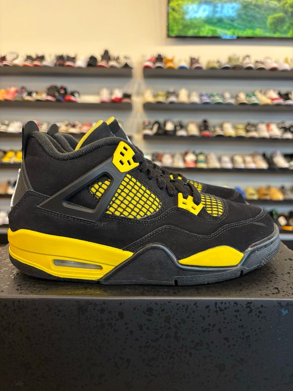 Jordan 4 Yellow Thunder Size 6Y (7.5W) Pre-Owned