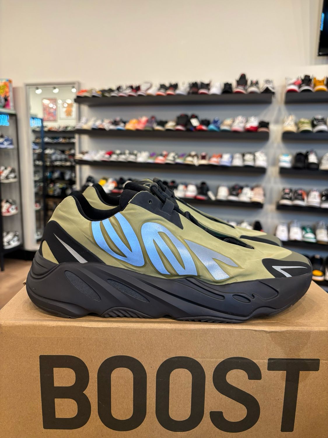 Yeezy 700 MNVN Resin Size 12.5 Pre-Owned