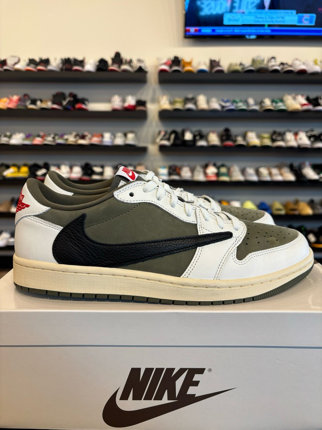 Jordan 1 Low Travis Scott Medium Olive Size 11 Pre-Owned