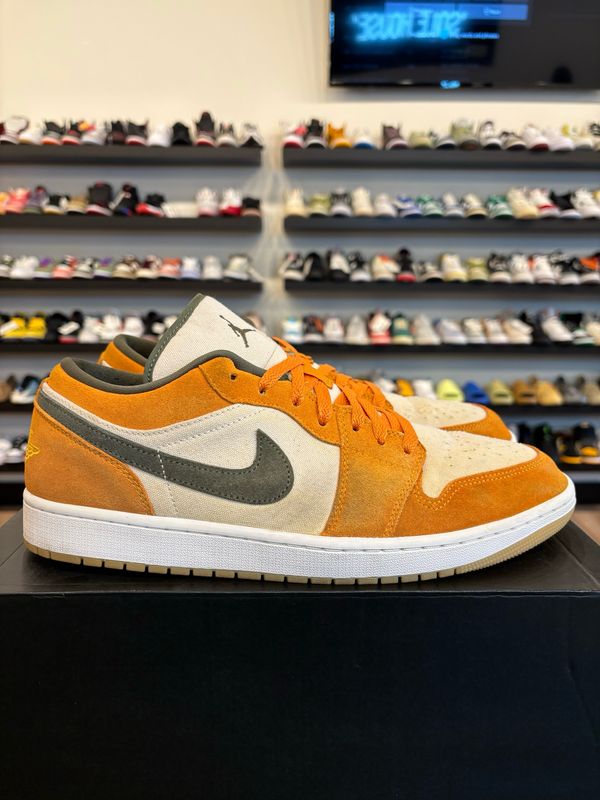 Jordan 1 Low Light Curry Size 12 Pre-Owned