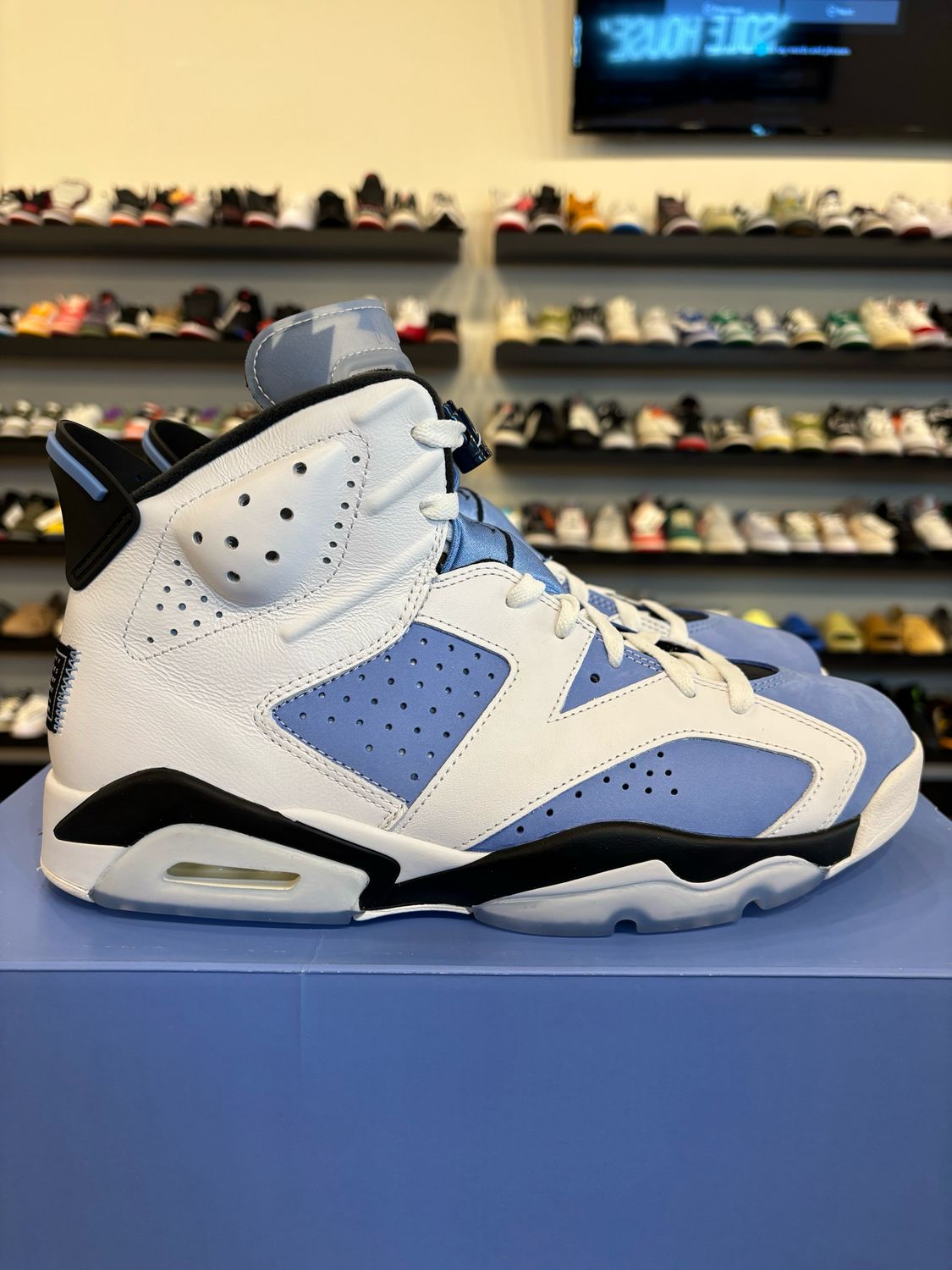 Jordan 6 UNC Home Size 11 Pre-Owned