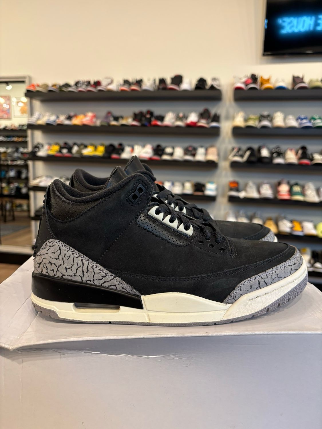 Jordan 3 Off Noir Size 7.5 (9W) Pre-Owned