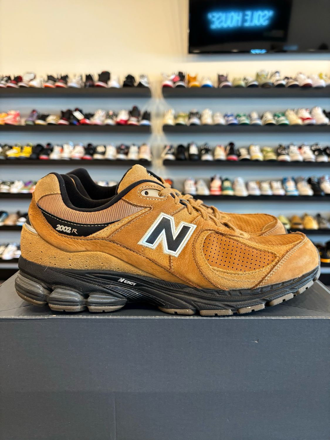 New Balance 2002R Tobacco Size 13 Pre-Owned