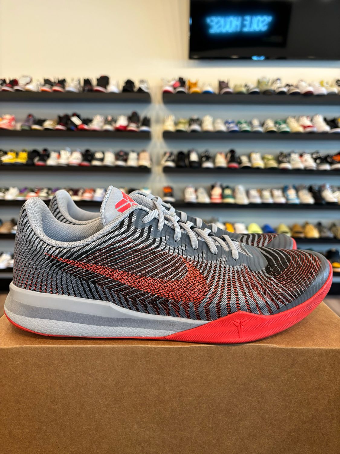 Nike KB Mentality Wolf Grey Red Size 14 Pre-Owned (No Box)