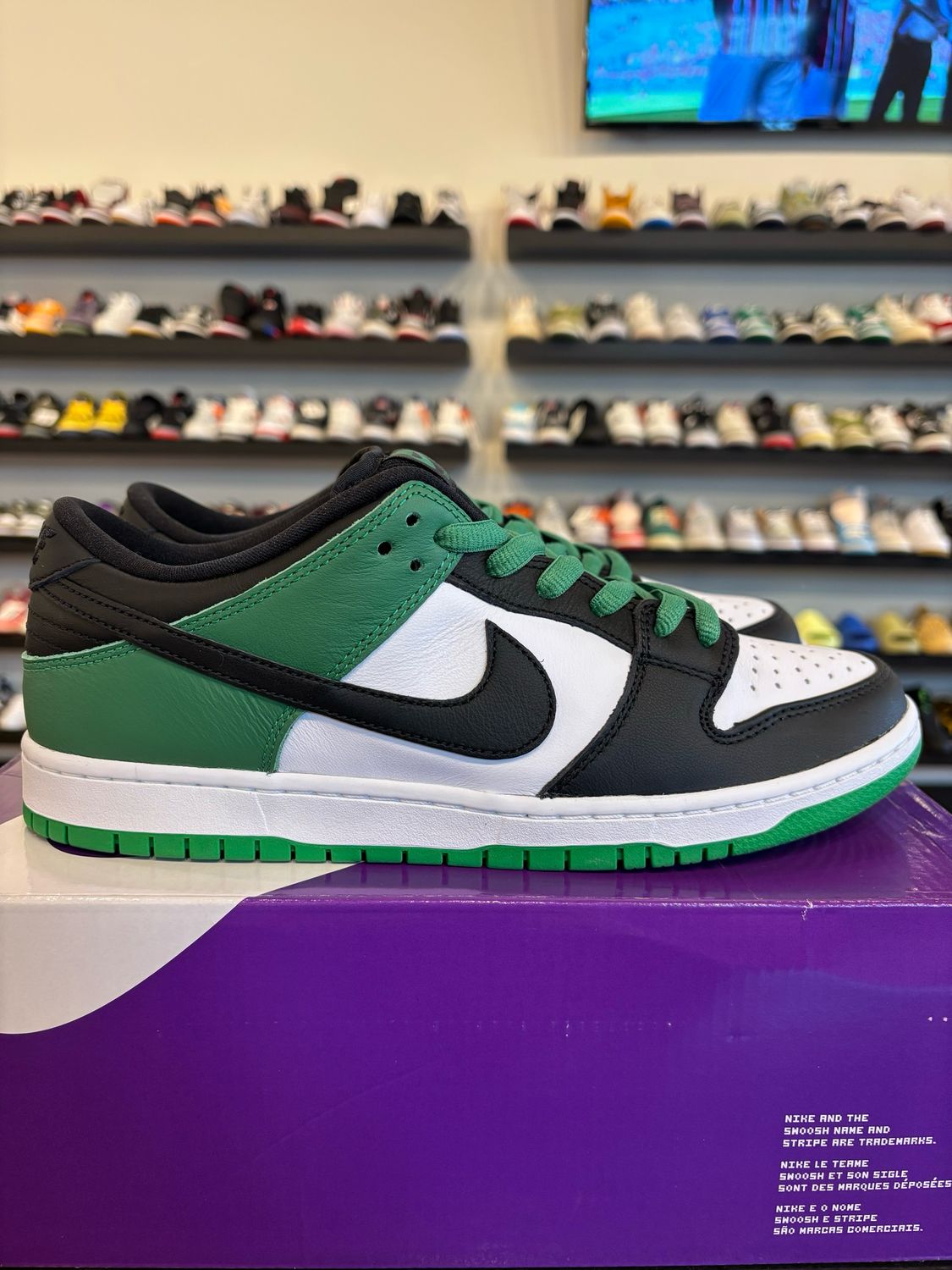 Nike SB Dunk Low Classic Green Size 10.5 Brand New