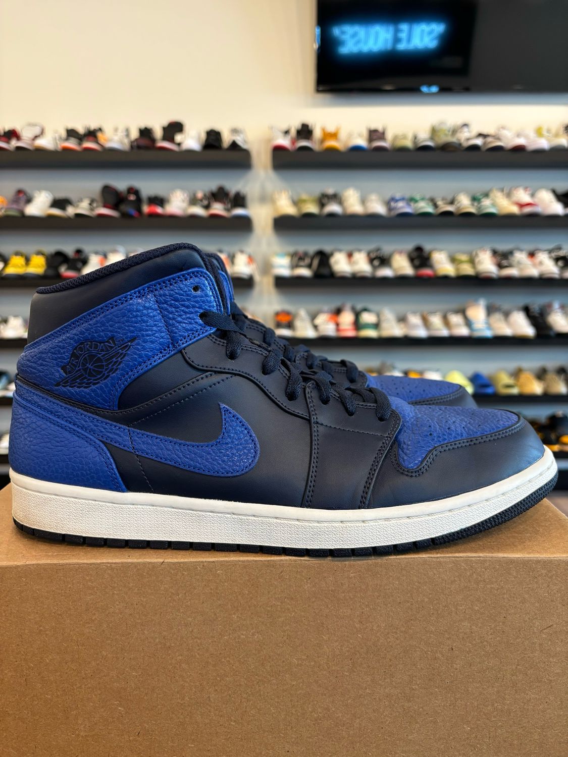 Jordan 1 Mid Obsidian Size 13 Pre-Owned (No Box)