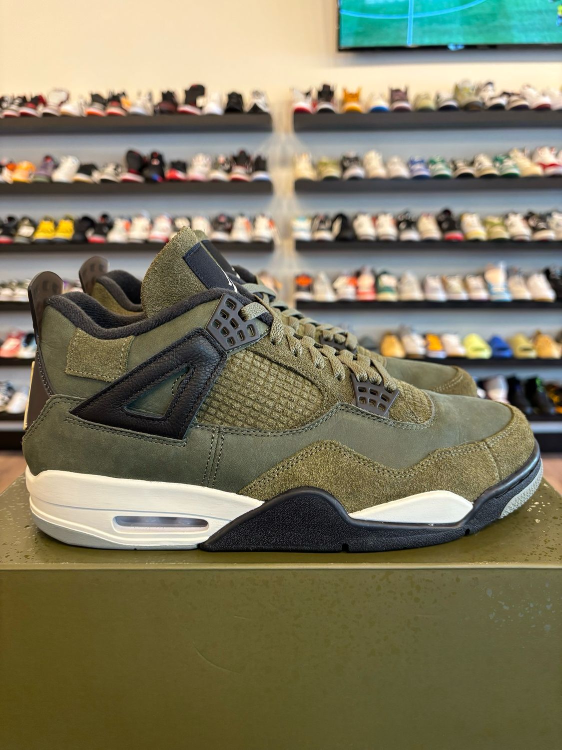 Jordan 4 Craft Olive Size 11 Pre-Owned