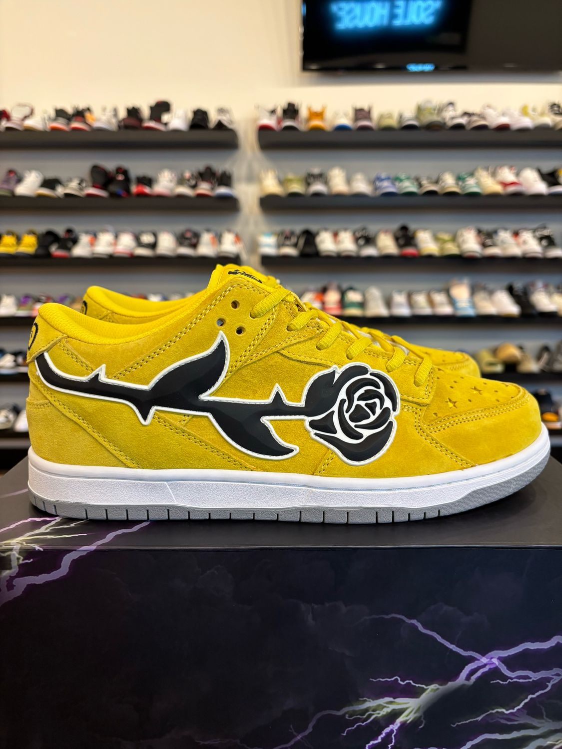Kizo Shoes Yellow Rose Size 11.5 Brand New