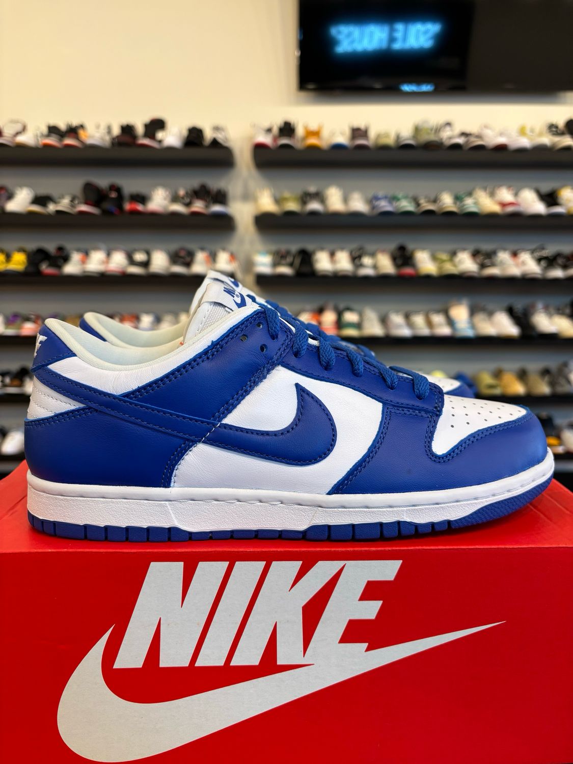 Nike Dunk Low Kentucky Size 8.5 Brand New