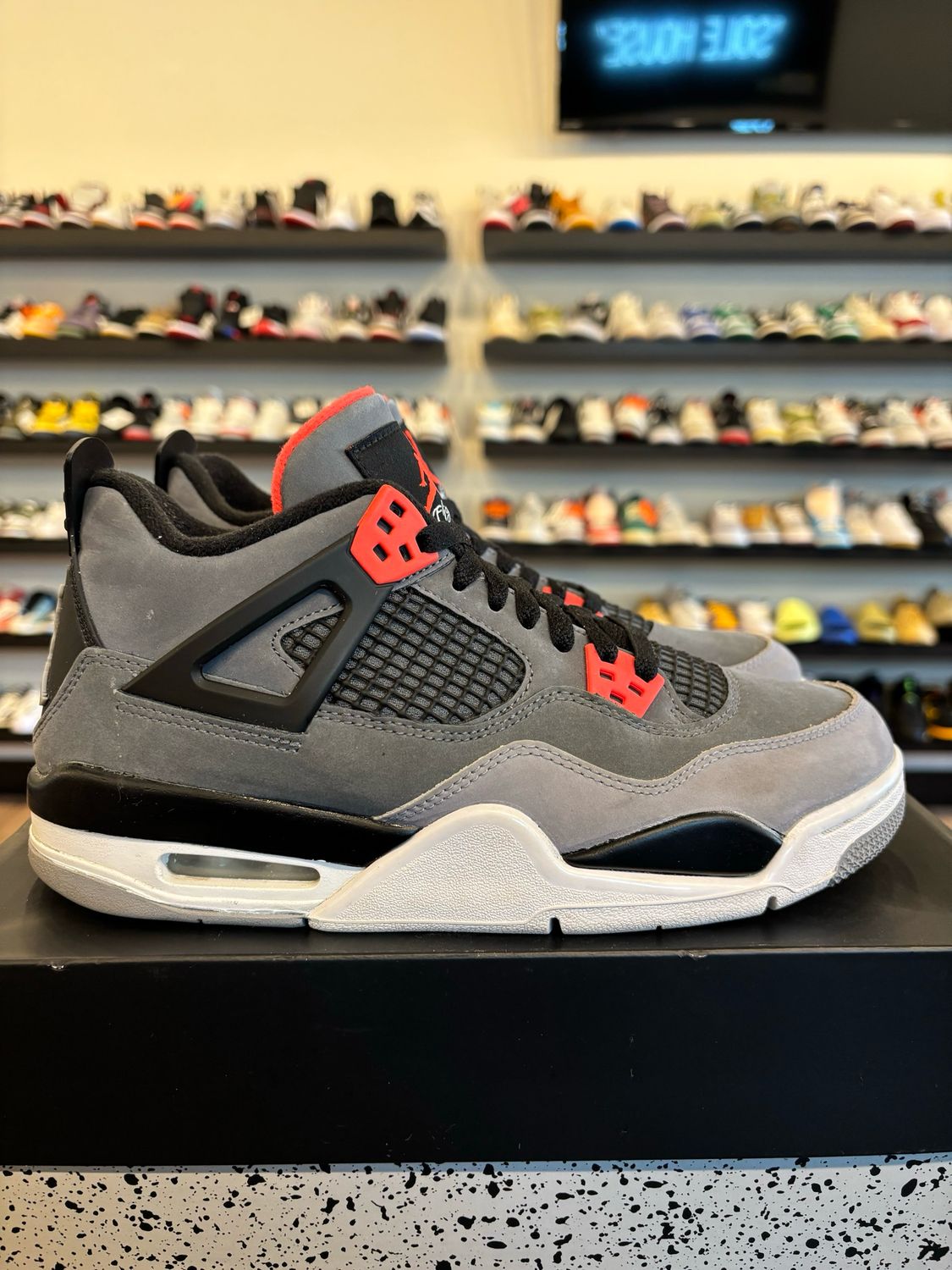 Jordan 4 Infrared Size 7Y (8.5W) Pre-Owned
