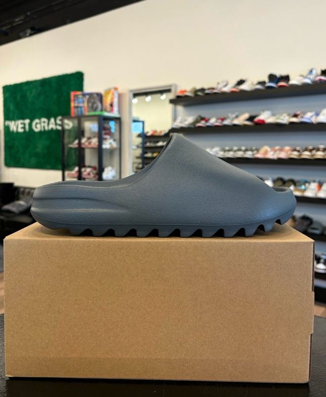 Yeezy Slide Slate Marine Size 10 Brand New