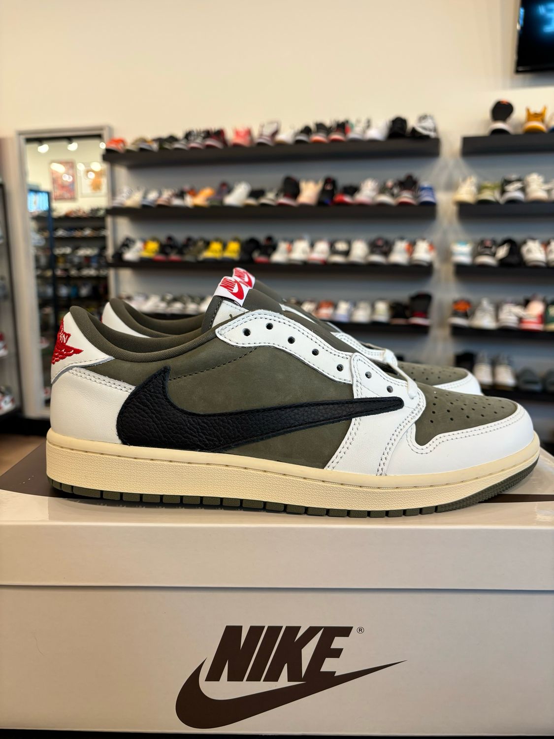 Jordan 1 Low Travis Scott Medium Olive Size 9.5 Brand New
