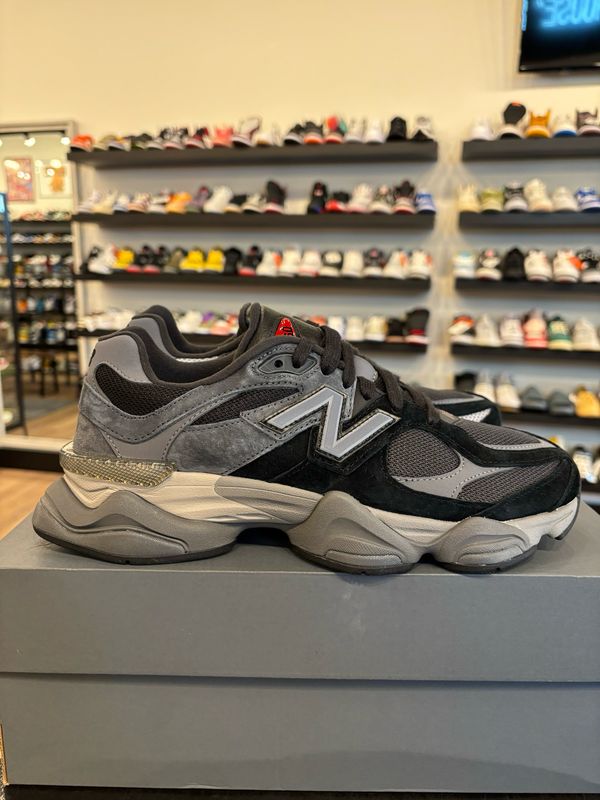 New Balance 9060 Black Grey Size 7.5 (9W) Brand New