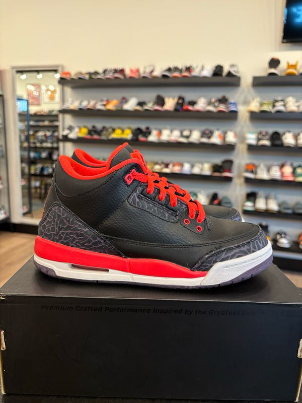 Jordan 3 Crimson Size 5Y (6.5W) Pre-Owned