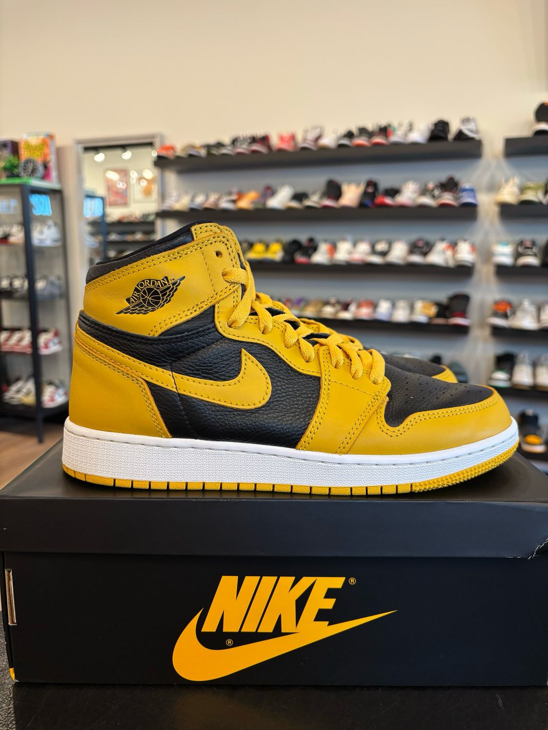 Jordan 1 Pollen Size 7Y (8.5W) Pre-Owned