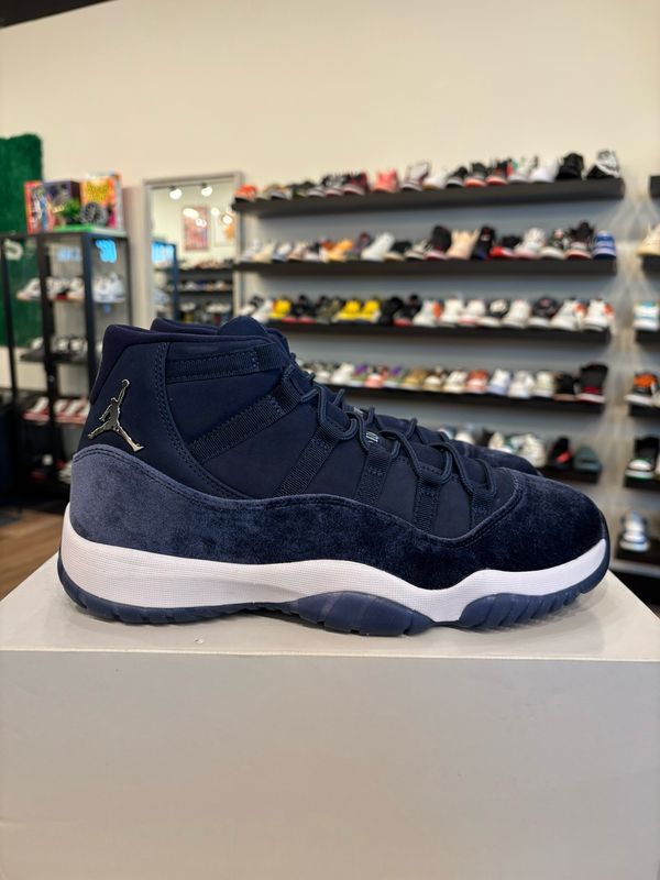 Jordan 11 Midnight Satin Size 10.5 (12W) Pre-Owned