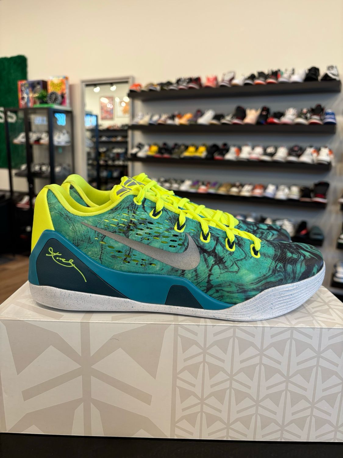 Nike Kobe 9 Low Easter Size 11 Brand New