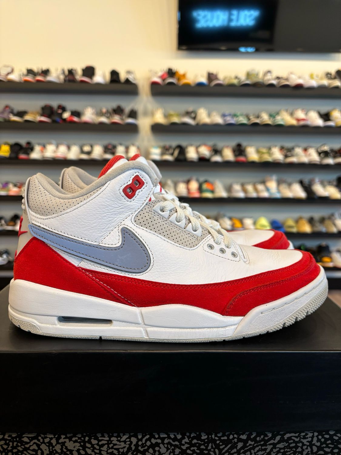 Jordan 3 Tinker AM1 Red Size 8 Pre-Owned