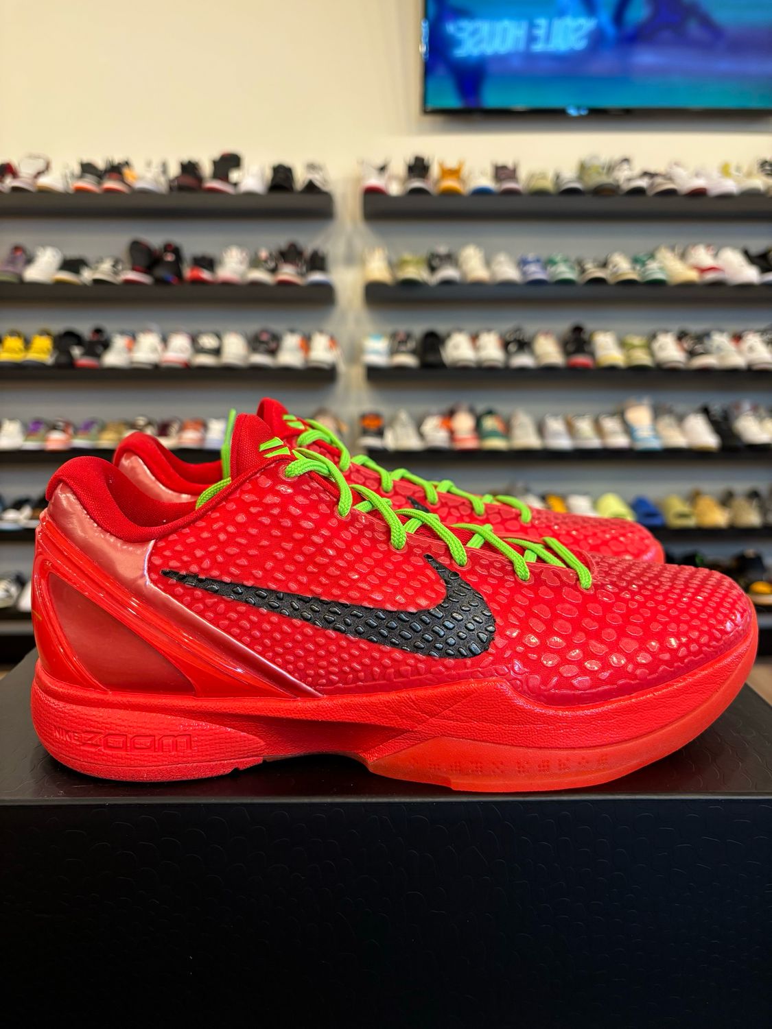 Nike Kobe 6 Protro Reverse Grinch Size 10.5 Pre-Owned